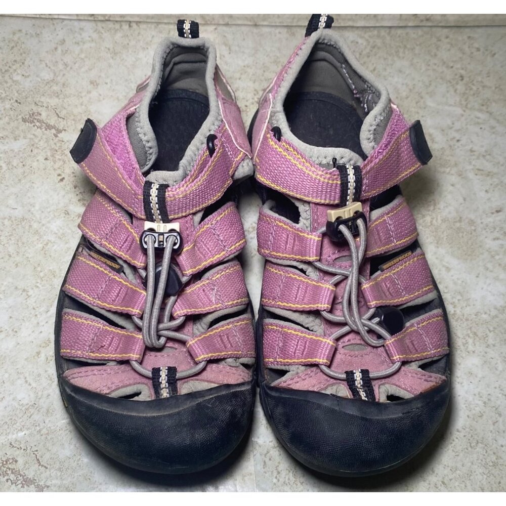 Keen Newport‎ H2 Pink/Gray Waterproof Closed-Toe Sandals Gorpcore Hiking Comfort